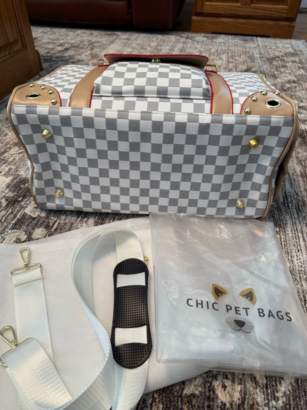 NEW! Chic Pet Bags - Hollywood Small Dog/Cat Pet Ventilated Travel Carrier Bag - Picture 9 of 16